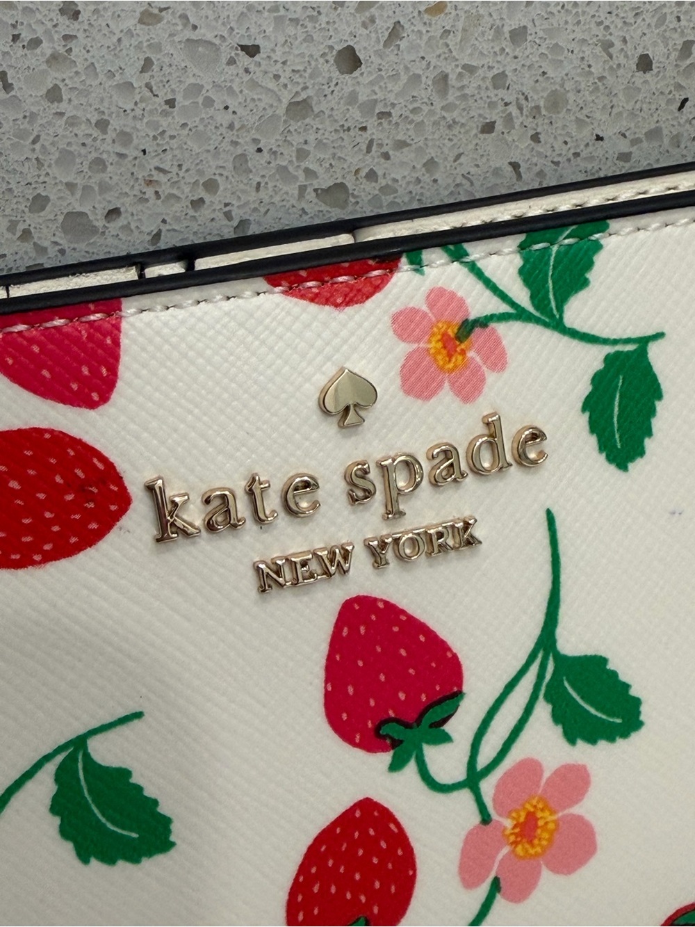 Kate Spade New York Strawberry Bifold Wallet Pink Red Berries NWOT Leather - Picture 3 of 12